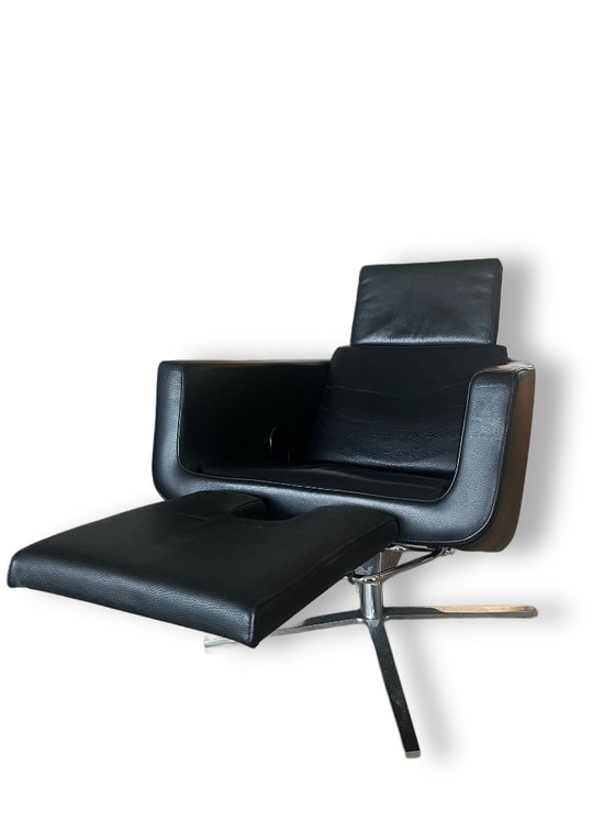 Image 1 of FSM Pavo Relax, con reposapiés, posición reclinable y reposacabezas abatible. Disponible en cuero negro.