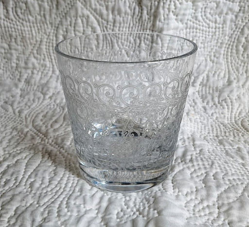 Vaso de agua Baccarat de cristal grabado – decoración arabesca – siglo XX – glazen karaffen, Crystal