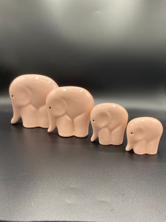 Image 1 of Vintage ceramic figurines Elki Steengoed Holland elephant 4 pieces small to large pink gloss
