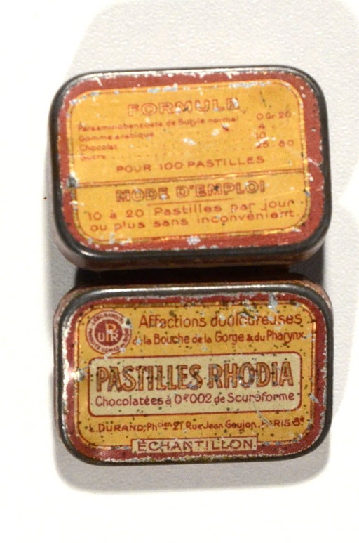 Piccola scatola di latta antica in metallo per pastiglie di cioccolato Rhodia, Durand, UPR, 3x2x1cm – decoratieve objecten