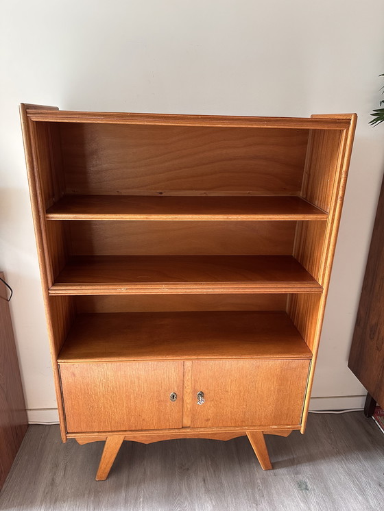 Image 1 of Gabinete de mediados de siglo, década de 1960