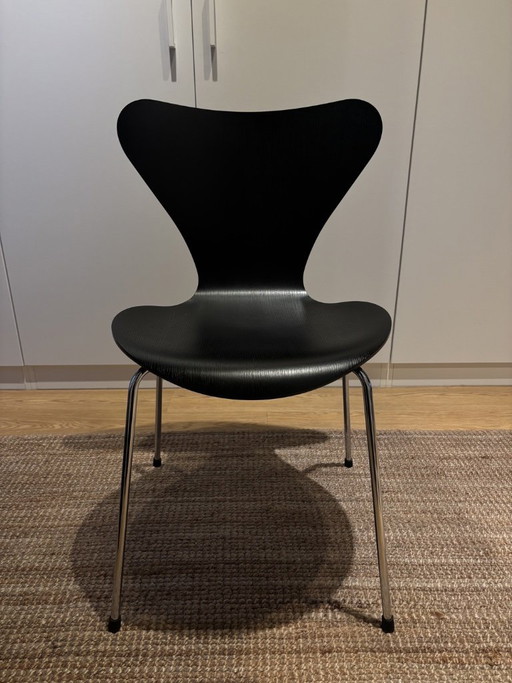 Original Fritz Hansen Serie 7 Stuhl (3107) – Esche schwarz – Top Zustand