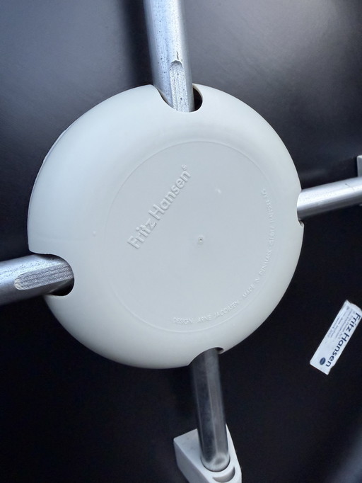 Silla Butterfly serie 7 de Fritz Hansen Arne Jacobsen Negra