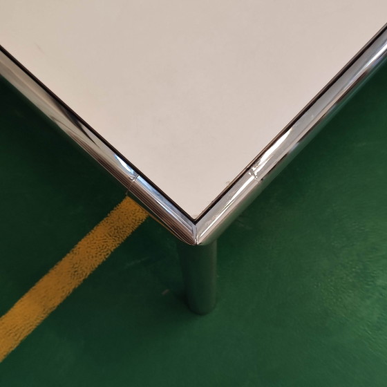 Image 1 of Tavolino da caffè vintage bianco cromato