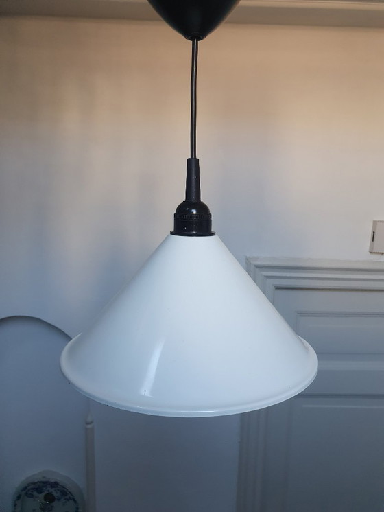 Image 1 of Vintage Hema kegelvormige hanglamp van wit metaal jaren 80