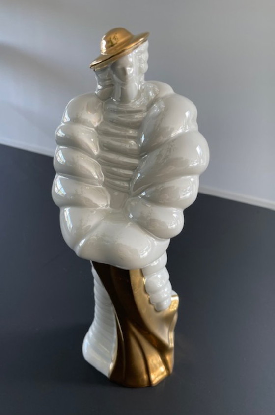 Image 1 of Statue vintage d'une dame au manteau de fourrure – Sanbo Ceramica Valencia (années 1980)