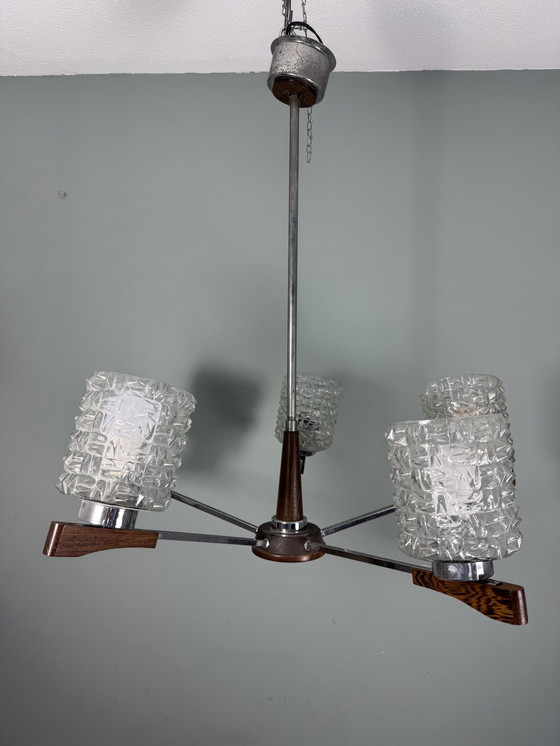 Image 1 of Vintage Mid Century Kroonluchter Teak Met Glazen Kapjes