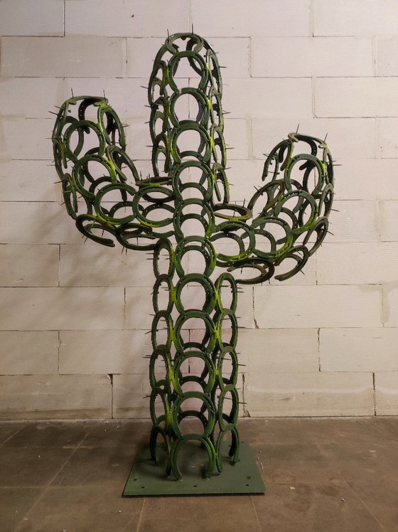 Image 1 of Opera d'arte - CACTUS di Patrick Gray (USA) 2020 - ferri di cavallo/chiodi