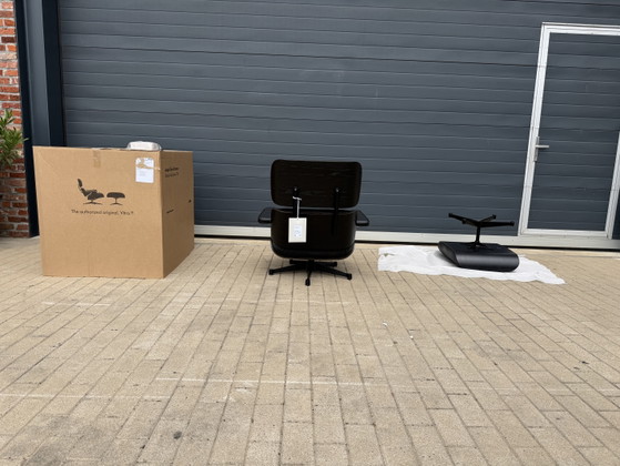 Image 1 of 2x Original Vitra Eames Lounge chair + Ottoman Full Black version in MINT CONDITION!!