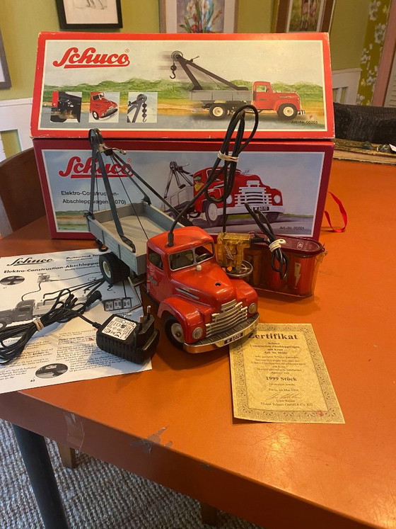 Schuco 7070 Electro-Construction Abschleppwagen – Cadeaus, Metal (photo 13 of 15)