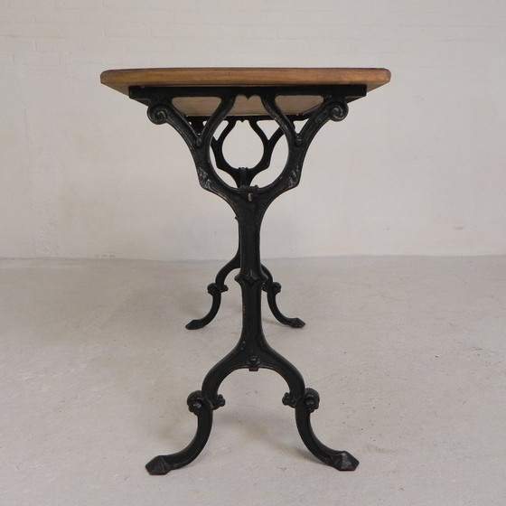 Image 1 of Table de bistrot avec plateau en chêne sur une structure en fonte, années 1930