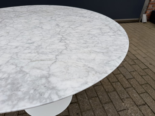 Original Round Knoll Tulip Dining Table (120cm) Carrara Marble New condition!!