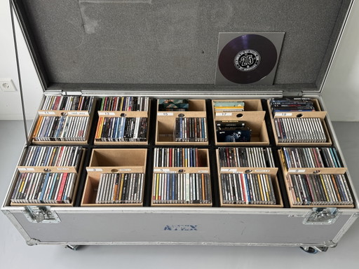 Flight case 135x63x56 cm per 840 CD / Interno realizzato su misura – 2 zitsbanken, Aluminium (photo 2 of 8)