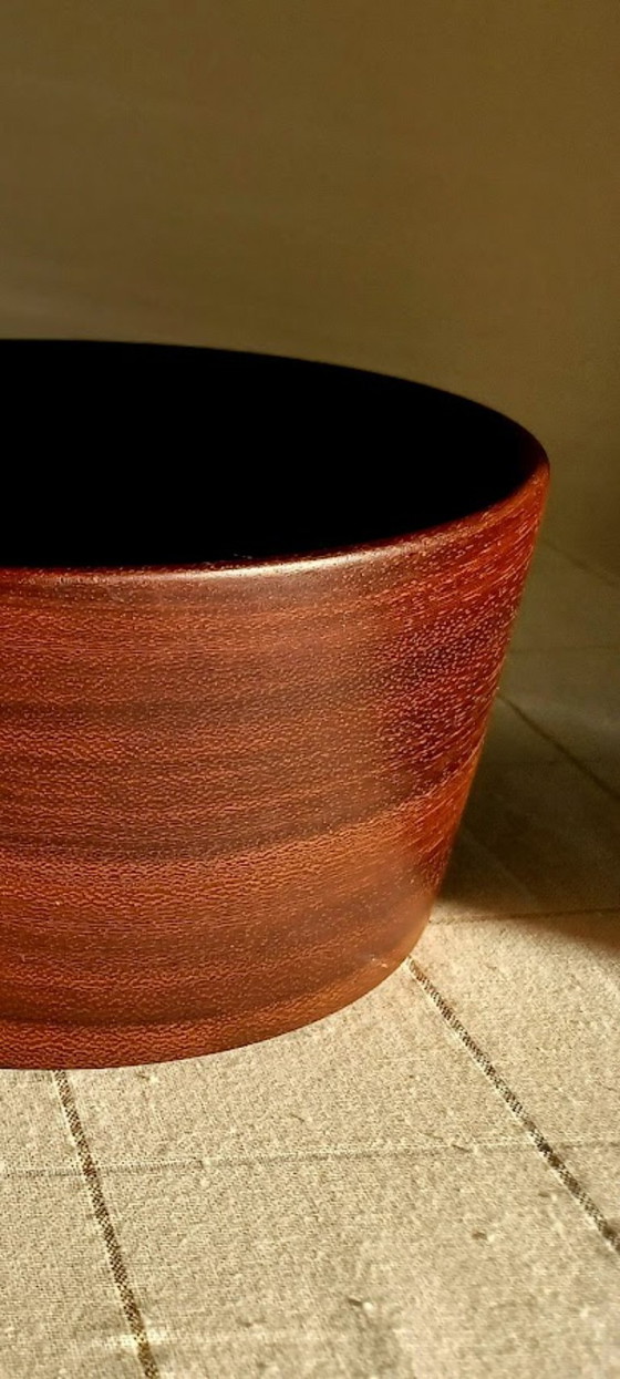 Image 1 of Vintage '70 massieve walnoot houten schaal. 