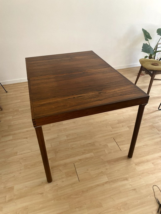 Table (120 x 85 x 73cm)