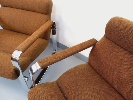 Image 1 of Een paar vintage Eero Aarnio fauteuils voor Framac, uitgevoerd in stof en chroom, uit de jaren 60 en 70.