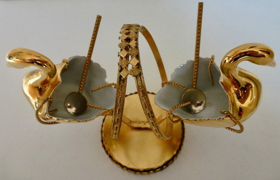 Image 1 of Vintage Verguld Limoges-Porseleinen Zout- en Peperstel in de Vorm van Zwanen met Vergulde Houder en Lepeltjes
