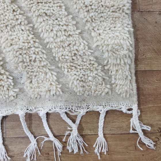 Image 1 of Modern Berber Rug – Handmade Berber Carpet | Moroccan Cream Wool Rug | 164 × 100 cm