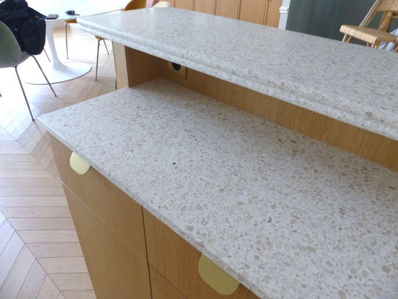 Image 1 of Moderne Bar aus massiver Eiche und doppelter Terrazzo-Arbeitsplatte – Einzigartiges Stück