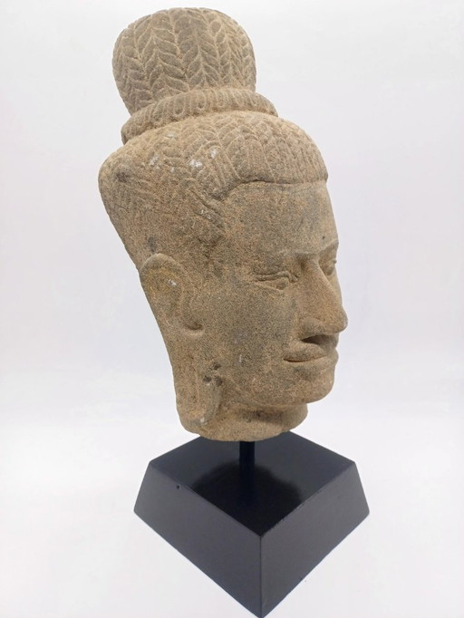 Sculpture d'une Tête de la déesse appelée Uma en pierre d'Angkor Art Khmer