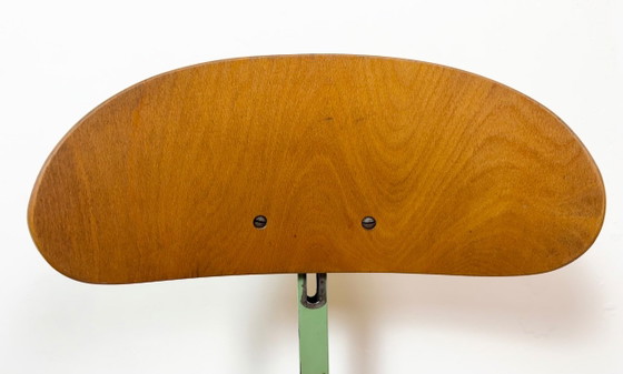 Chaise d'atelier industrielle verte, années 1950 – Tabourets, Iron (photo 8 of 18)