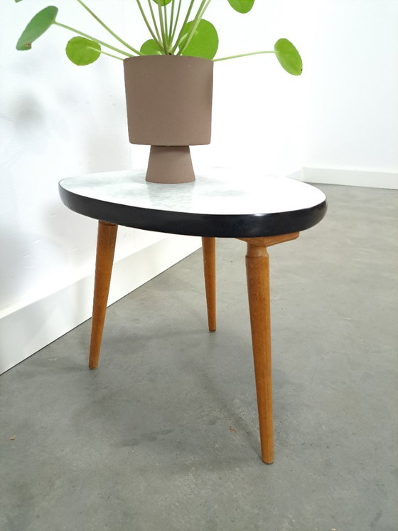 Image 1 of Mesa auxiliar para plantas con tablero de fórmica azul claro blanco, n.º 30