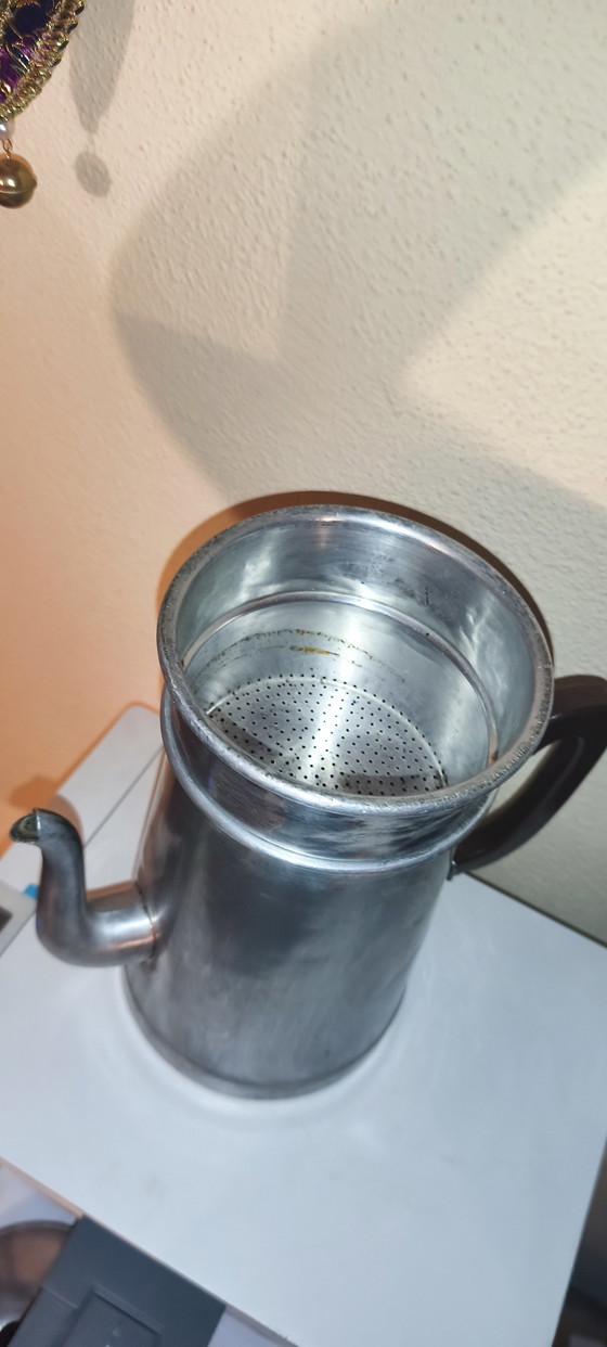 Théière vintage en aluminium, grande théière de 28 cm avec filtre interne, années 1960 (photo 8 of 8)