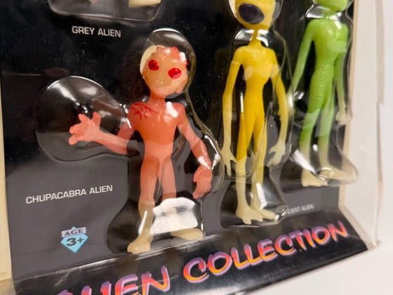 Shadowbox Glow Alien Gift Set – Glow | 1988 – Dekorative Objekte, Paper, Plastic (photo 4 of 5)
