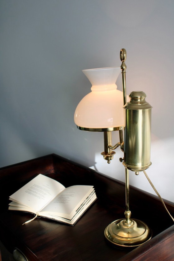 Image 1 of Lámpara inglesa en latón y opalina