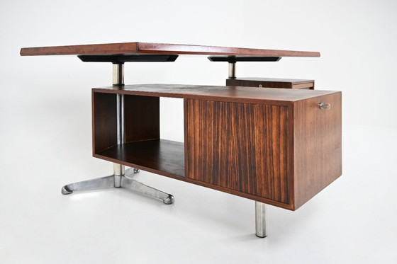Image 1 of Scrivania di Osvaldo Borsani per Tecno, anni '60
