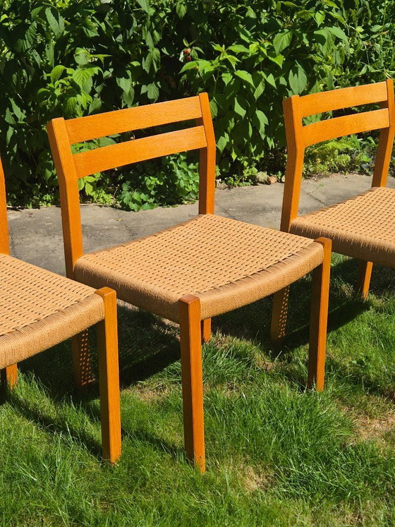 Image 1 of 4 Stuks J.L. Møller Model 401 eikenhouten eetkamerstoelen met papercord zitting