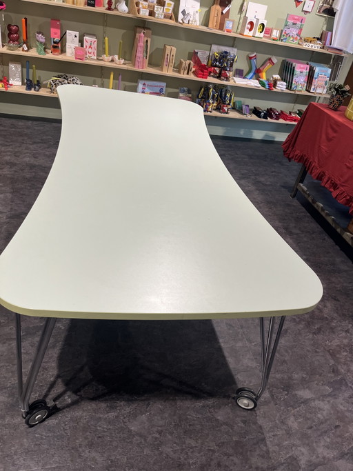 Kartell Max Tisch – Sanduhr-Design – tafels, Metal, Plastic (photo 2 of 6)