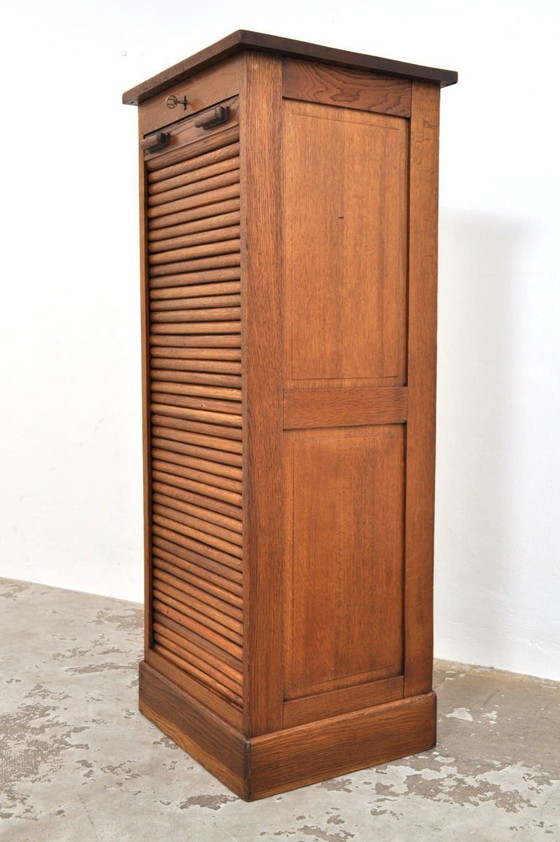 Image 1 of Armario antiguo de roble con puertas enrollables, década de 1900