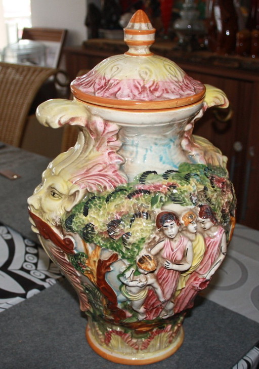 Decoratieve vaas van Capodimonte met deksel – Italiaans keramiek – 44 cm