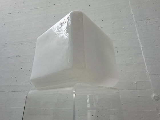 Image 1 of Suspension vintage en verre opalin cubique, années 1940