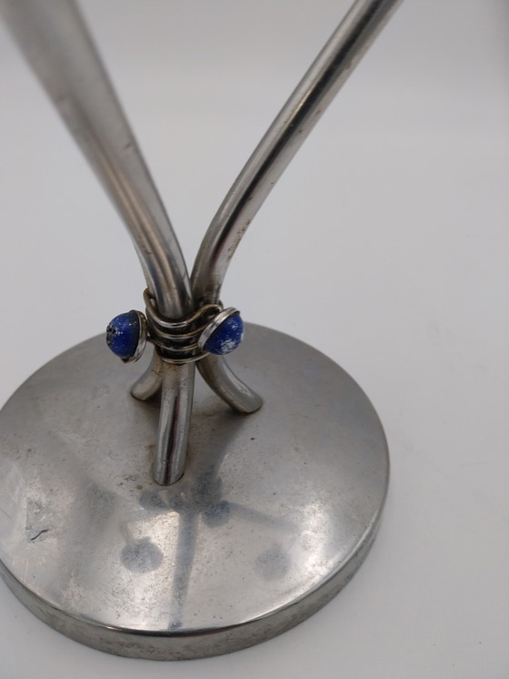 Image 1 of Un candelabro Art Déco a tre luci. Spagnolo, anni '70, in acciaio inossidabile.