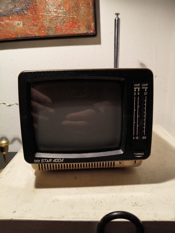 Image 1 of Televisore Tele Star 4004 in plastica dal design vintage, stile spaziale