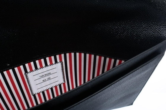 Image 1 of Thom Browne, pochette in pelle martellata con portafoglio