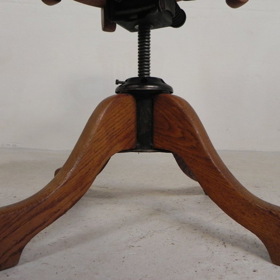 Silla de oficina de roble con sistema de muelles ajustable y regulación de altura, década de 1950. (photo 26 of 35)