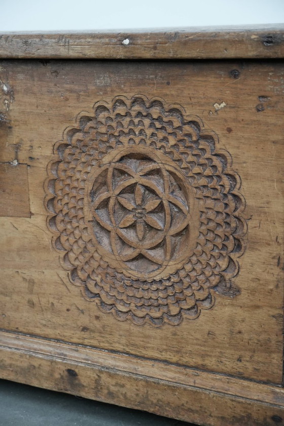 Image 1 of Antique Spanish chest made of walnut wood with beautiful carvings