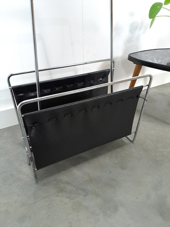 Image 1 of Design Voss jaren 70 leren tijdschriftenrek met chroom