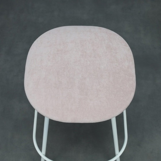 Image 1 of Mélange de 4 tabourets de bar par Puik Design