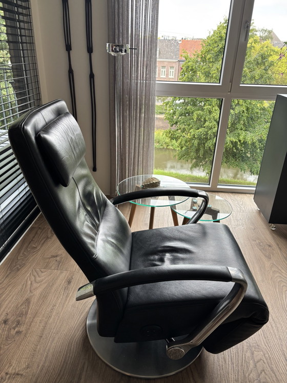 Image 1 of Te koop mooie zwartleren relaxstoel oplaadbaar