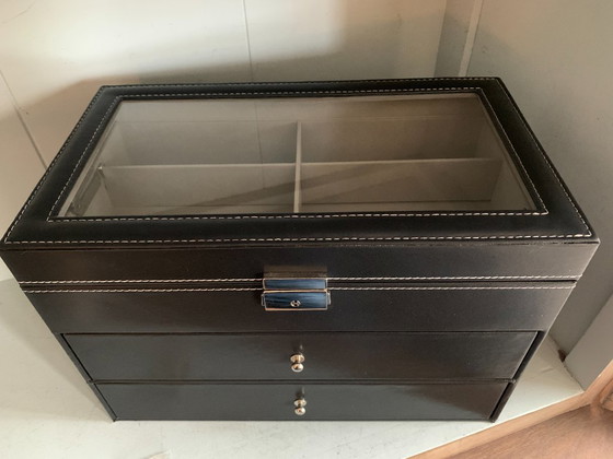 Image 1 of Lederen Horlogekist t.b.v. van 18 dwarsliggende horloges