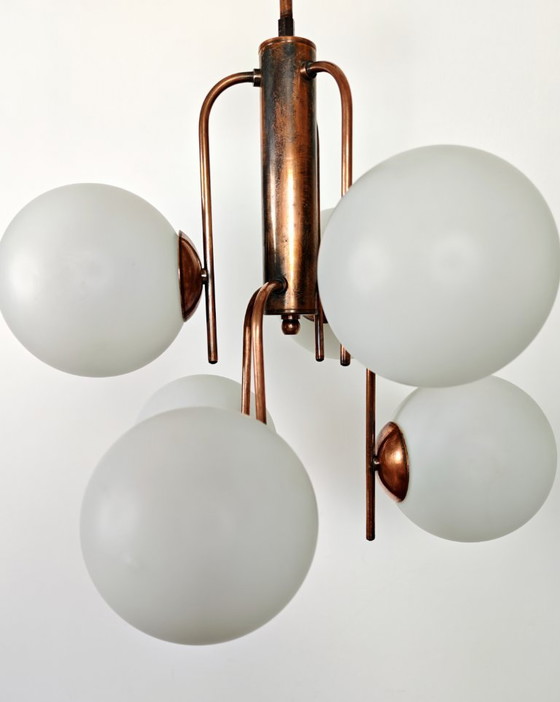 Vintage kroonluchter met 6 bollen uit het midden van de 20e eeuw / Koperen plafondlamp met moleculaire (photo 5 of 11)