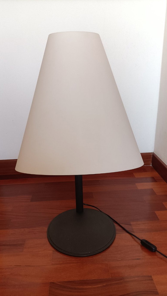 Image 1 of Deux lampes de table Leucos Micene T46 et T68, conçues par les designers Noti Massari et Renato Toso, en métal peint.
