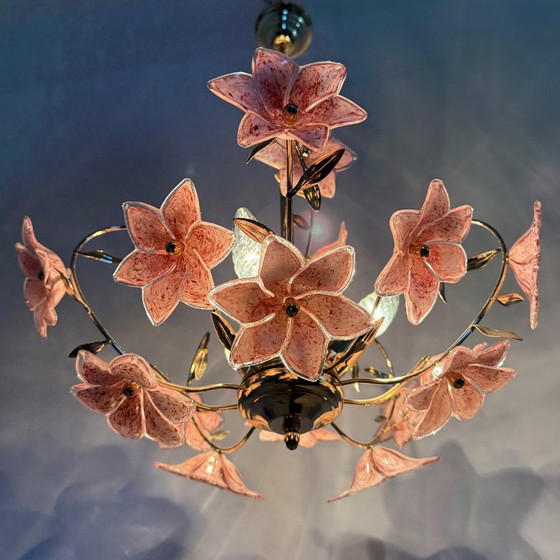 Murano rosa Glasblumen-Kronleuchter, 1970er Jahre, Metall (Foto 4 von 15)