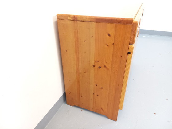 Image 1 of Meuble de rangement Charlotte Perriand Les Arcs vintage en pin des années 60 70