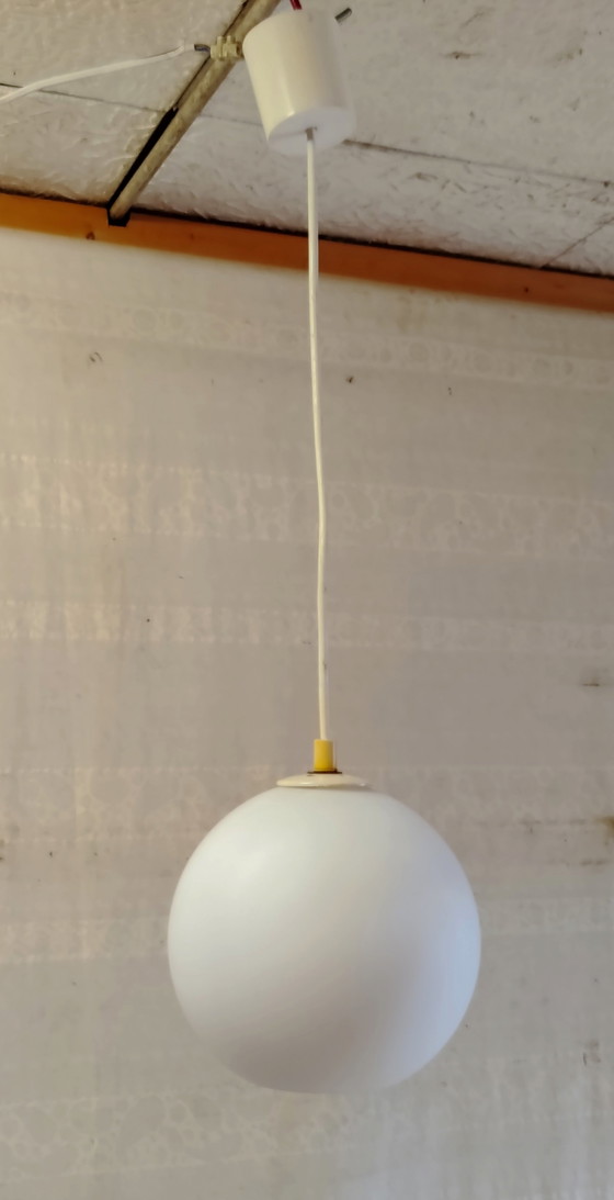 Lámpara colgante de globo opalino blanco - Mediados del siglo XX – Lámparas colgantes, Glass (photo 8 of 8)