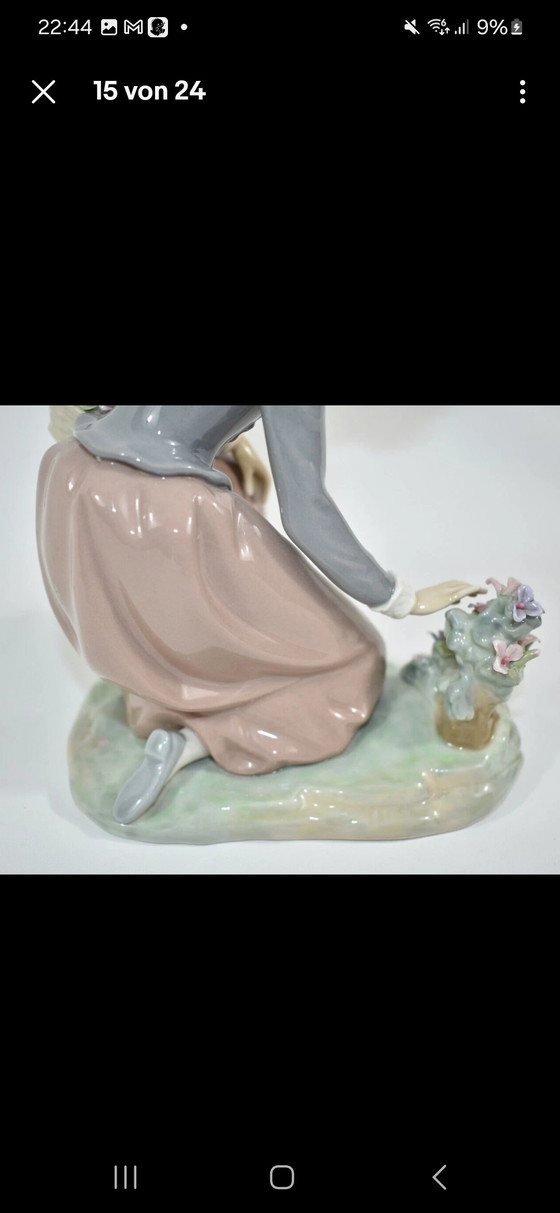 Lladro 5073, Country Flowers Girl Picking – Sculptures, Porcelain (photo 5 of 7)
